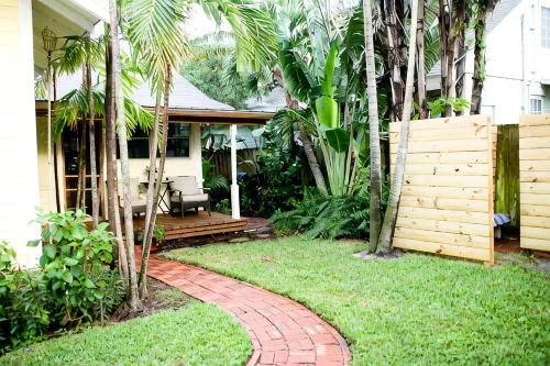 Get warm and relax walking distance to the intracoastal, golfing and ocean ! - 3-Star