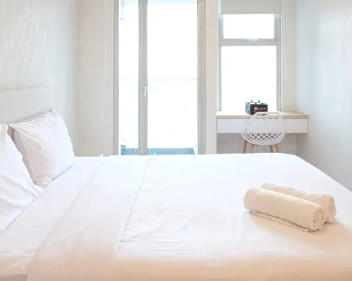 Cozy Stay Studio Connected with Mall at Supermall Mansion Apartment By Travelio Hotéis em Sambikerep
