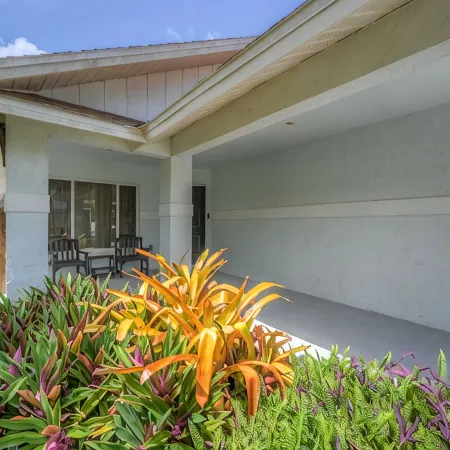 Pool/Spa Home biking distance to the beach!