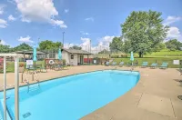Golf Getaway with Golf Cart on Grand Lake in Shangri-La - Swimmingpools