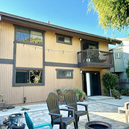 Mid-Century Beach Lodge- 1 Block to Beach!