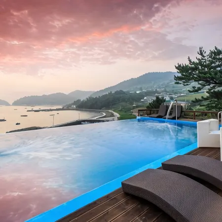 Yeosu Noeulgwa Bada Pool Villa