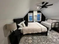 The Secret Mermaid in downtown Mystic! Beautiful & just remodeled! - 3-Star
