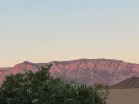 Light-filled New Mexican Villa with Mountain Views - 2성급