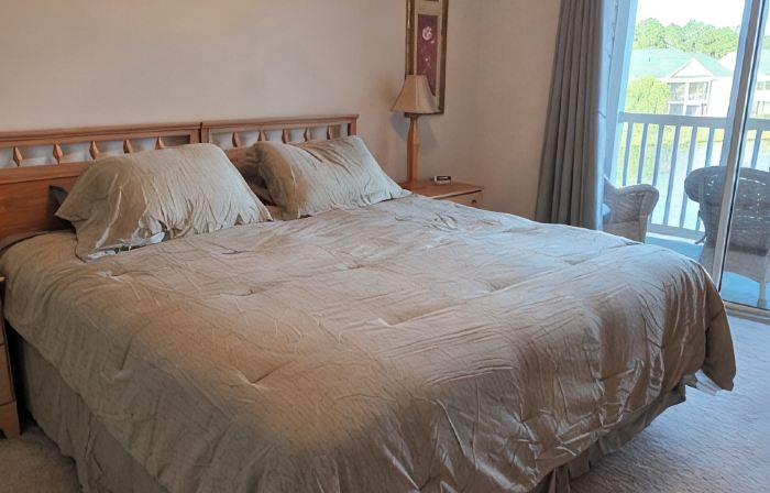 Sandpiper Bay 3rd Floor. 4 mi to Beach. 3 Bd, 2 ba, New Kitchen,  Pool & More