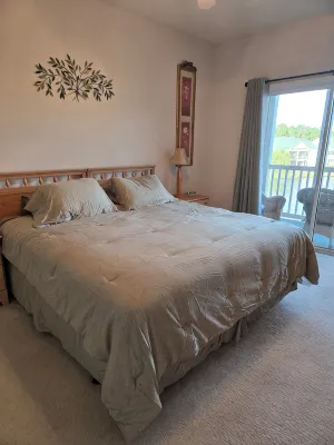 Sandpiper Bay 3rd Floor. 4 mi to Beach. 3 Bd, 2 ba, New Kitchen,  Pool & More