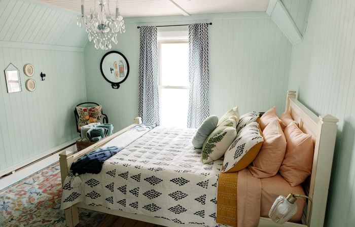 Maison 704; A Downtown Charlevoix Vintage Charmer