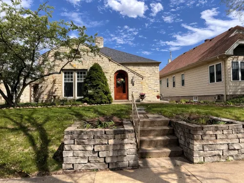 Welcome to the Charming Stone Haven, a Beautiful Three Bedroom Property.