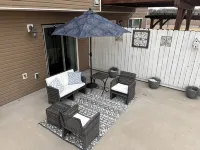 Welcome to Molly’s Place! 3-bedroom waterfront townhome in Mandan Hotels in Mandan