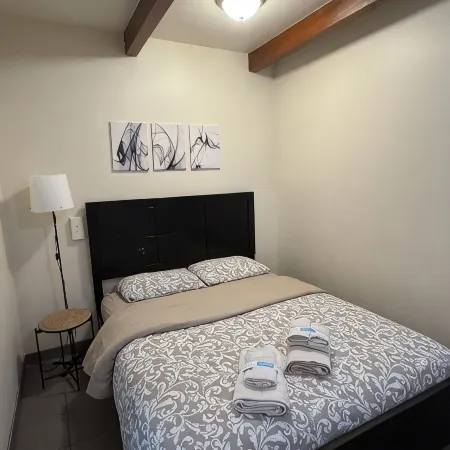 Stylish Burbank Getaway – Ensuite Baths + Prime Location!10 Mins to Universal!