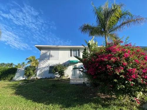 Closest studio to Vanderbilt Bch, lovely remodel, yard, has everything & extras!