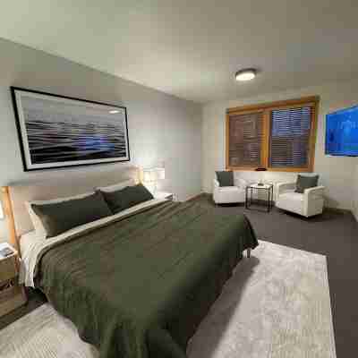 Family Friendly Fremont Crossing Home, 3 Kings, Bunk Room, Hot Tub, Sharc Passes Rooms