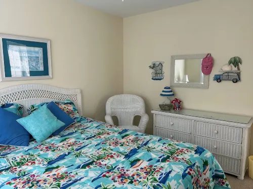 Charming and convenient 4 BR house in the heart of Surf City! - Wifi
