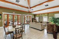 Naples Condo-Instant Book!  Modern Living + Golf Courses Near Fifth Ave & Marco - 4-Star