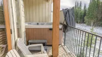 Echo Landing #05 by Bear Country - Hot Tub