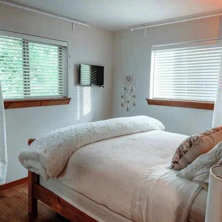 Chic downtown WP condo; 5 mins to slopes 🎿; walk to drinks🍹& dining, hot tub