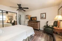 Riverfront Cottage Epic Walkable Location on River - Boutique