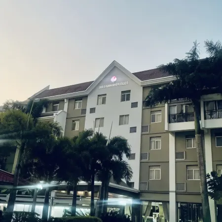 Best Western Plus Paramount Hotel