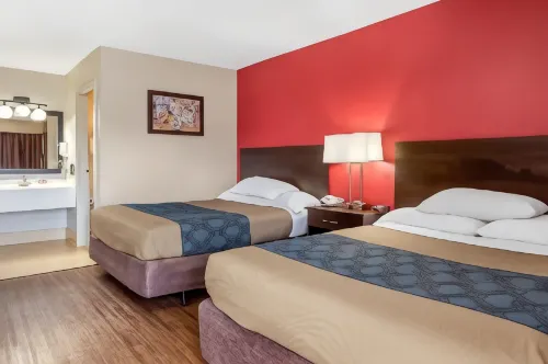 Econo Lodge - parking