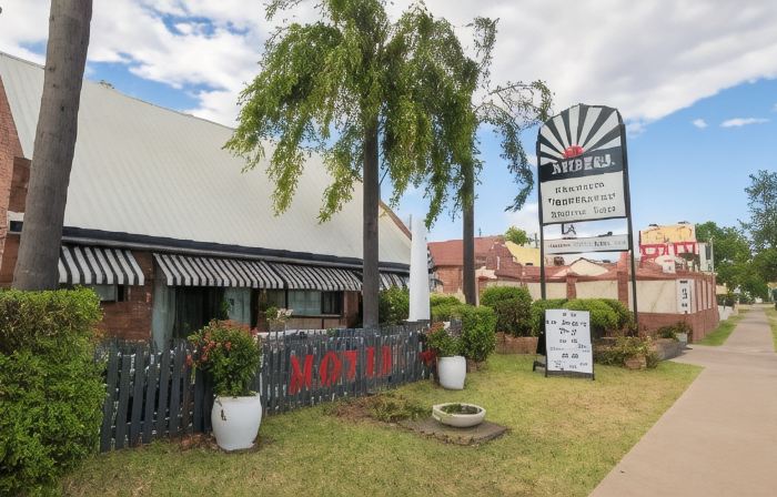 Country Pathfinder Motor Inn