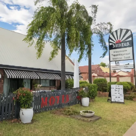 Country Pathfinder Motor Inn