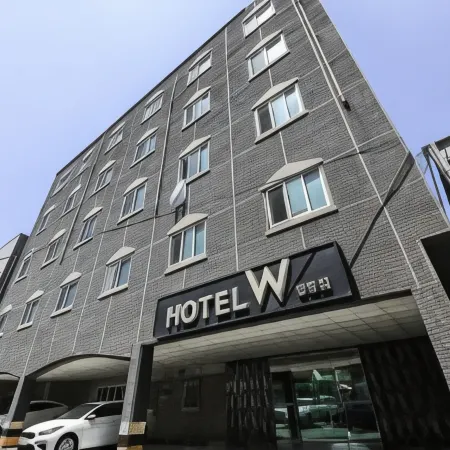 Hotel W Topdong Отели рядом с достопримечательностью «Монумент Самсасок»