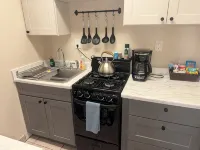 Willow Glen Hideaway - Charming Cottage with Hot Tub - Homestays