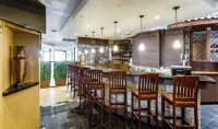 Monte Carlo Inn Airport Suites - bar