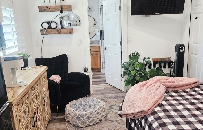 Modern Studio with Washer & Dryer