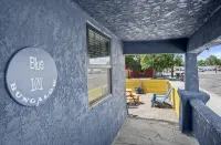 Downtown Historic Hideaway w/3 Adjacent Homes w/Fenced Yards, AC, W/D, Fast WiFi
