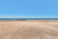 NEW: Oceanfront Luxury Home l Beachfront Deck, Patio l Hot/Cold Outdoor Shower - 4-Star