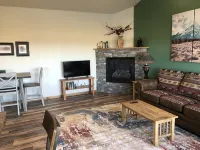 Beautiful loft apartment overlooking the Henry’s Fork River at the Ora Bridge! - 레지던스