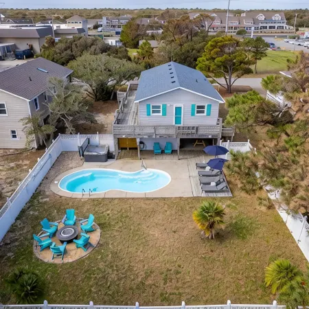 New Remodel! Walk to Beach. Private Heated Pool & Hot Tub. Fenced Yard. Dogs ok.