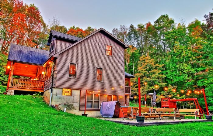 Hidden Gem💎Large Ellicottville Chalet🍁Woods⛷ Hot Tub 🕹️ Arcade Fun 🔥Fire Pit