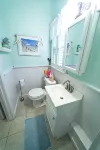 Cottage/Tiny House Living Accommodation in Beaufort for Cost-conscious Traveler - balcony