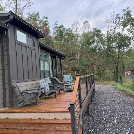 Charming Tiny Home with WiFi and AC in beautiful Cowee Valley Franklin Nc