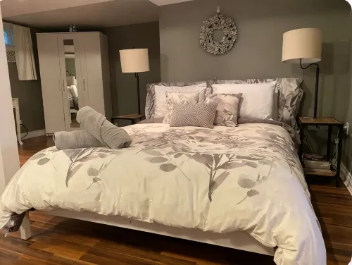 Ultra-clean basement apartment near Montreal airport! - Wifi