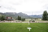 Premier Pine Valley Cabin - Hytter