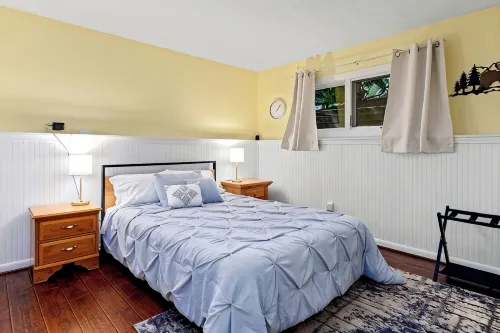 Walking Distance to Ski Slopes! Cozy Condo that sleeps 4! - 부티크