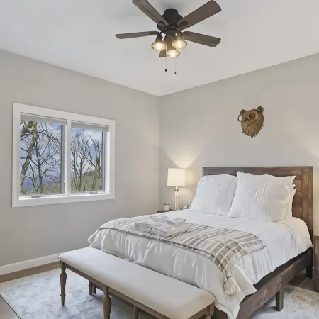 Mountain View’s with Hot Tub & Pool Table on Beech Mountain. Sleeps 10.