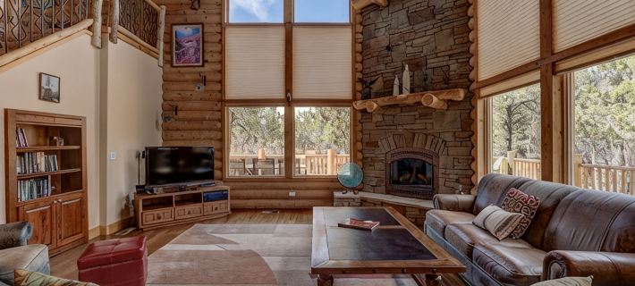 Spacious 4Br Cabin Near Zion · Stargazing Deck, Trails, Pool Table & Family Fun Hotels in Kane County