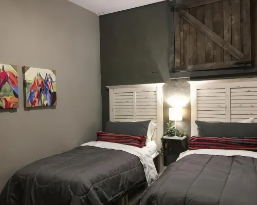 Best Downtown Location! Stablemasters Quarters is Awarded Winning! Come See why… Hotels in Madison