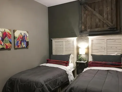Best Downtown Location! Stablemasters Quarters is Awarded Winning! Come See why…
