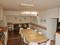Quiet, spacious house just outside Paris. Metro 7 Hotels in Pantin