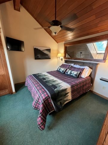 Lola’s Lodge Ski-In/Ski-Out 3 bedroom Lodge near hiking/golf