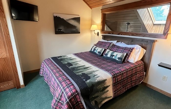 Lola’s Lodge Ski-In/Ski-Out 3 bedroom Lodge near hiking/golf