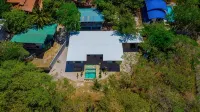 3 BDR Beach House with Pool, sleeps 8 - Homestays