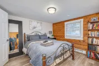 Secluded Pet-Friendly High-Tech Log Cabin in the Woods