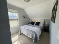 Cozy Cottage on Lake Champlain with Incredible Views and Outdoor Space! - 4-Star