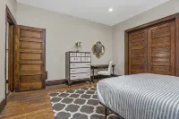 Historic Cozy Forest Park Home @ Perfect Family Getaway near Downtown - Bungalows